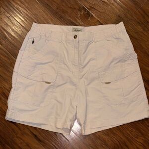 L.L. Bean Women's Cream Cargo Shorts Medium